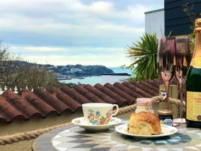 Peaceful retreat with amazing sea & harbour views - Image 5