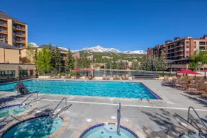 7667^ Gorgeous View - Ski-In/Out - 4 Season Pool! - Image 2