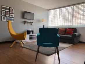Great Location, Sunny & Comfortable Remodeled Apt - Image 2