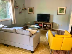 Peaceful Upper Level Apartment - 1 mi to downtown - Image 2