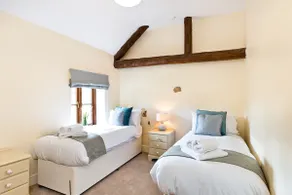 Quaint Country Cottage within the Peak District - Image 5