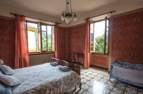 Italian ambience with a garden near the lake - Image 4