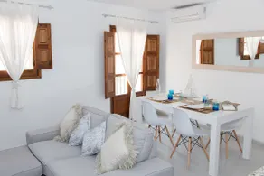Renovated 1 min to the Beach & Castle - Image 3