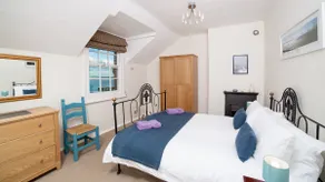 Cottage by the beach with fantastic sea views - Image 3