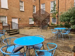 Stylish space in an old ballroom inc parking Docks - Image 5