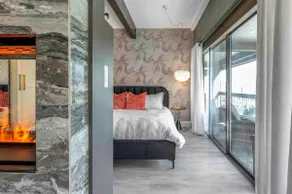 Cozy Lakefront Loft-Downtown prime location! - Image 2