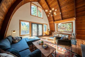 Cozy PNW/Scandinavian Gorge Cabin - Image 4