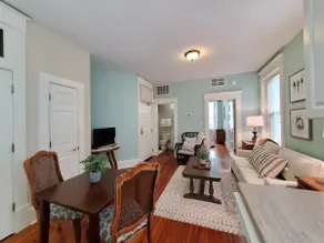 Historic Urban Downtown 1 Bedroom with Parking - Image 5