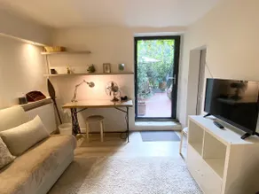 Paris studio overlooking garden - Image 3