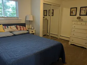 Blue Door Bungalow, close to downtown - Image 3