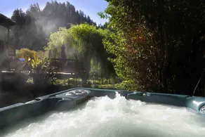 RIVER SONG Summer Boats/River Hot Tub Sunny Deck - Image 3