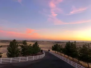 Peaceful Bunkhouse Near Bakersfield - Image 2
