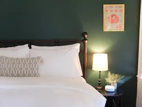 #9 walk to Downtown | Vintage 1938 hotel room - Image 3