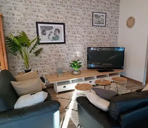 New York T3 Loft with Pool - Image 3