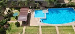 N01. Modern apartment with swimming pool - Image 4