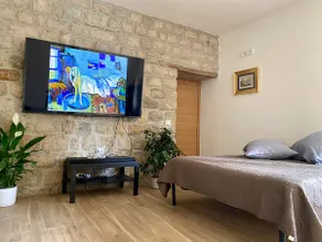 Deluxe suite with fireplace. - Image 4