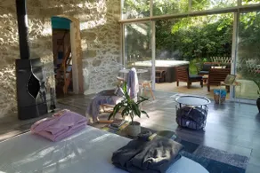Romantic cottage with private hot tub - Image 2
