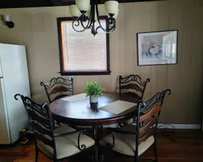 Laura's Loft Near Beaches - Image 5