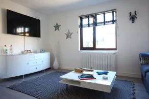 Modern 2BD Apartment close to the sea with parking - Image 5