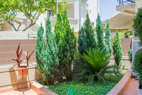 Villa de 2 chambres à Galatas avec un joli jardin - Image 5