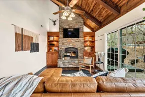 LOST CAVE COTTAGE. Easy boat parking, BoHo decor, tons of deck space, and a CAVE - Image 4