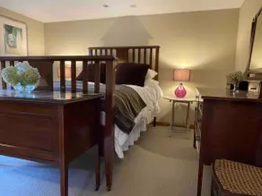 Spacious 2 Bedroom Courtyard Cottage in Village - Image 5