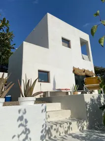 A nice Ibiza-style house on the Costa Brava - Image 3