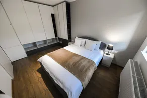 Modern Apartment in a Quiet Area - Image 2