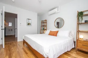 1 11Mi to Bathhouses, DTWN | King Bed| Fast WiFi - Image 2