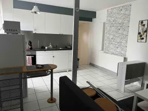House near airport - Image 2