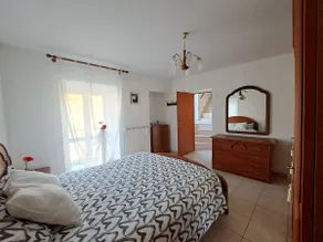 2-bedroom house in the heart of the village! - Image 5