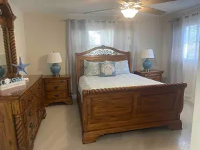 Coastal themed home near beach and airport - Image 3
