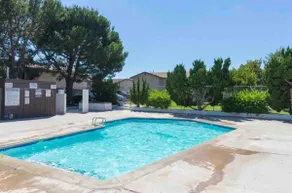 Spacious 2 BR w/ Free Parking & WiFi - Image 5