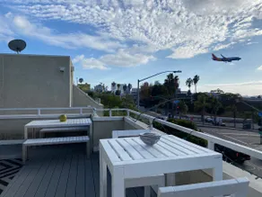 3 Level Home w/Private Rooftop Deck & views - Image 3