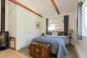 Charming sun-filled guest house - Image 3