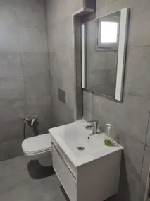 Beautiful 2 bedroom with parking - Image 5