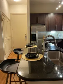 NRG suite with free parking - Image 5