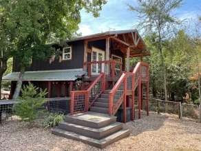 The Little Lake Shack- Pet Friendly Treehouse Cabin - Image 2