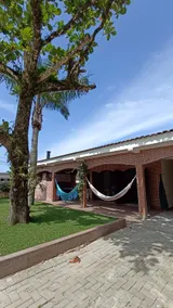 Spacious and pleasant house with pool - Image 2