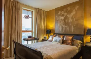 Docklands Millennium Tower Luxury Apartment - Image 2