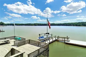 7 Bedroom Updated Lake House Close to Charlotte - Image 3