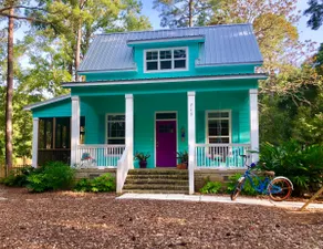 Henry's House: A Cute Lil' Ol' Beach Shack - Image 2