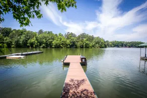 Waterfront cottage w/deep dock 17 miles to Clemson - Image 3