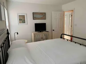 Bare Feet Retreat- Cozy Private Guest Suite - Image 5