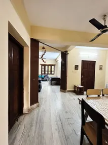 Garden-facing Spacious Apartment - Image 3