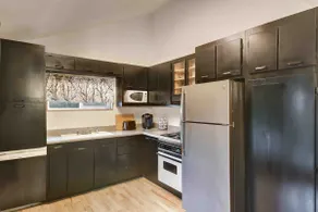 Beautiful Themed 1 or 2 bedroom Home with AC - Image 4
