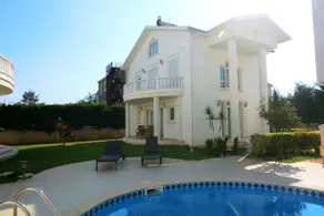 Luxury Villa With Communal Pool Close To The Sea - Image 3