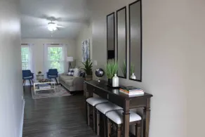 *POPS PLACE* 2bed/2bath en-suites Garage - Image 3
