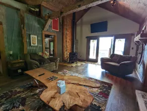 Farmhouse retreat overlooking Dale Hollow - Image 4