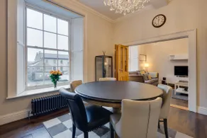 Delightful Luxurious Georgian 3 bed apartment - Image 5